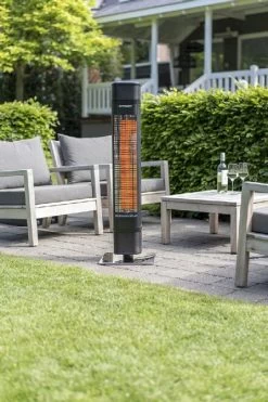Eurom Heat And Beat Tower Terrasverwarmer -Professionele winterwarmtewinkel 900 600 8713415334562 heat and beat tower sfeer 1
