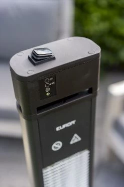 Eurom Q-Tower 2000 RCD Terrasverwarmer -Professionele winterwarmtewinkel 900 600 8713415335514 q tower 200 rcd sfeer 1